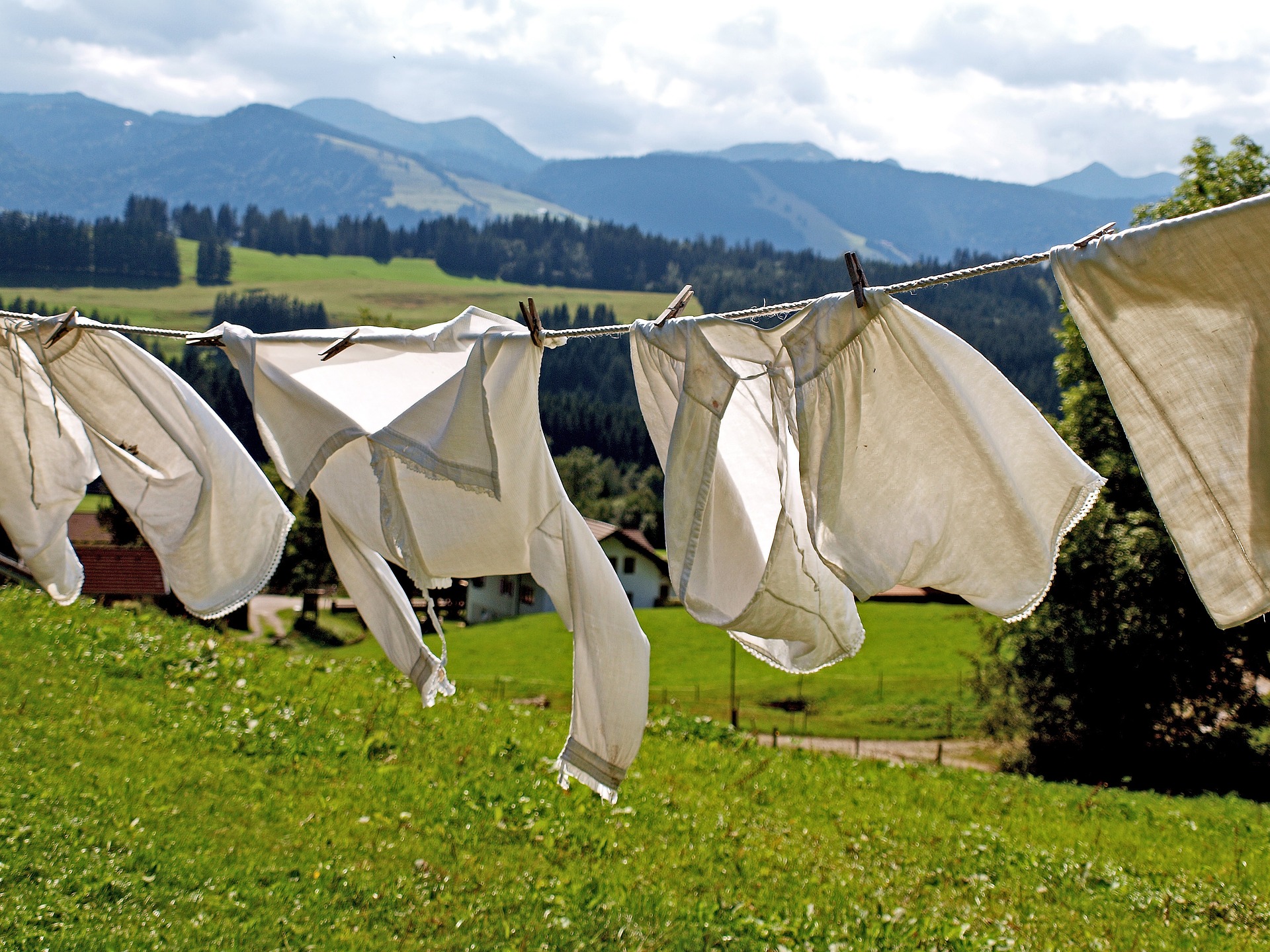 Czy warto oddawać delikatne tkaniny do pralni?